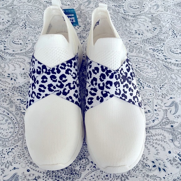 ❌SOLD❌BOBS by Sketchers B Flex Kitty Kickstart Slip On Tennis Shoes for Women - Picture 2 of 4